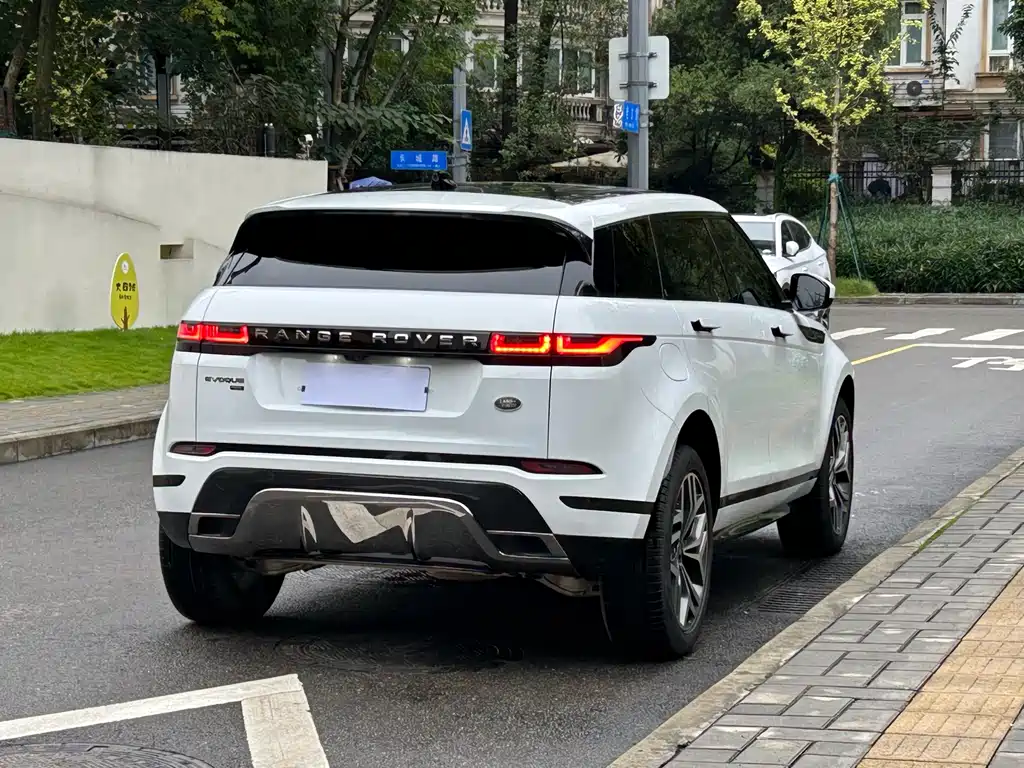 Range Rover Vogue 2022 249PS R-Dynamic Luxury