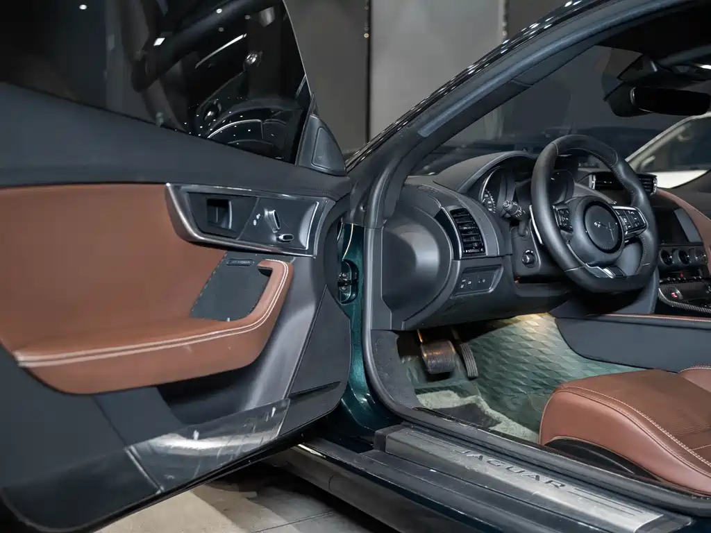 Jaguar F-TYPE 2019 2.0T Hardtop Edition
