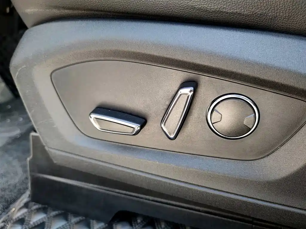 Explorer 2020 EcoBoost 285 4x4 Platinum Edition 7-seater