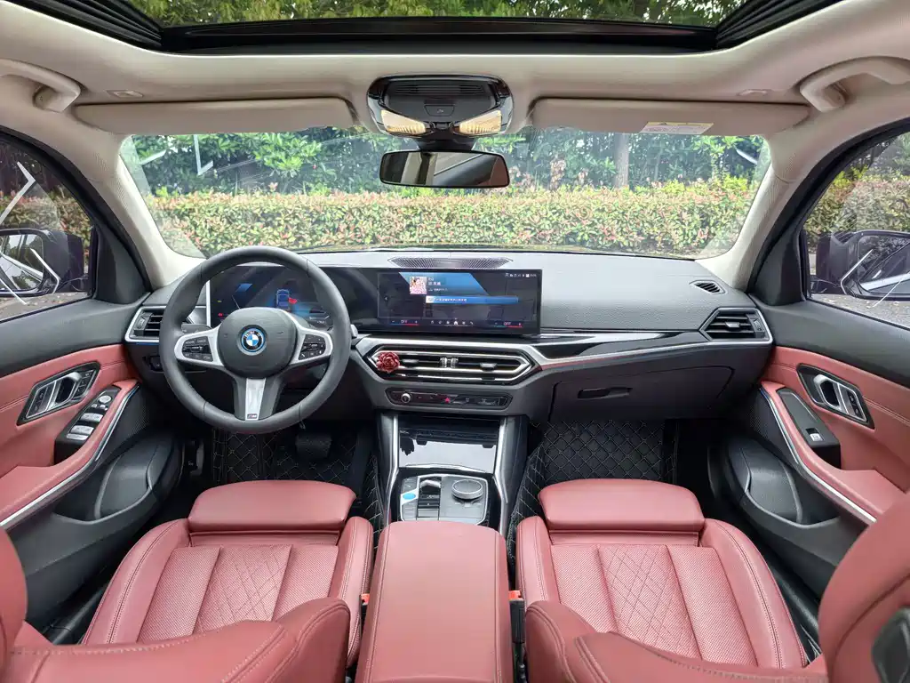 BMW i3 2024 model eDrive 35 L