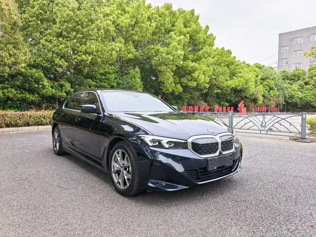 BMW i3 2024 model eDrive 35 L