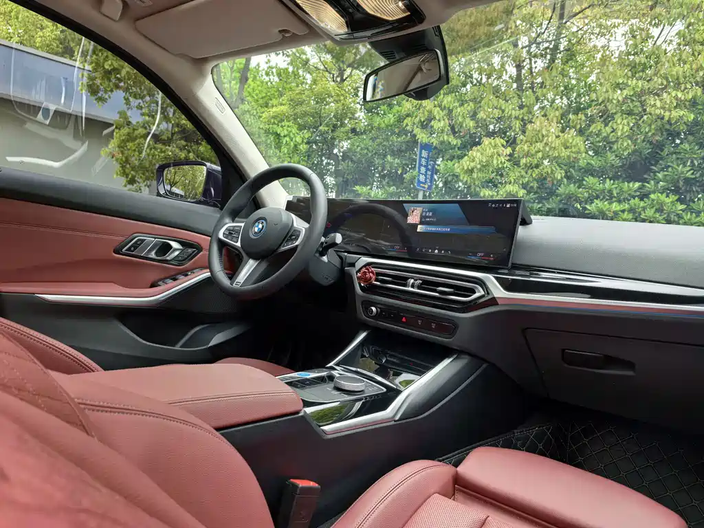 BMW i3 2024 model eDrive 35 L