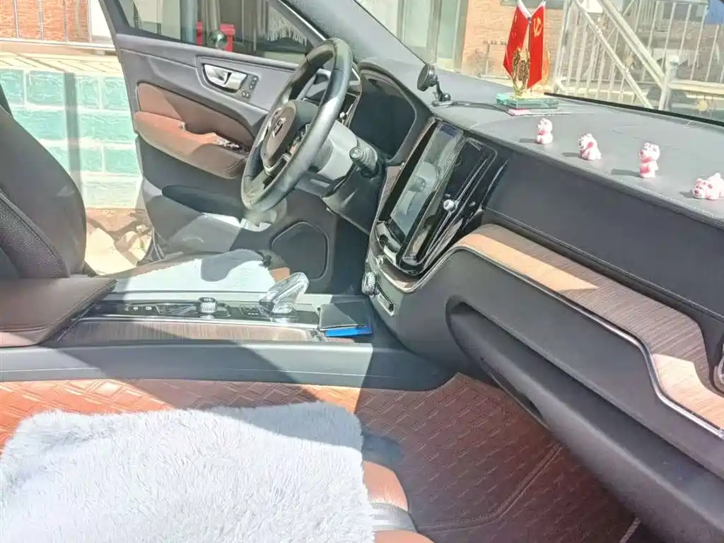 Volvo XC60 2024 B5 AWD Intelligent Distance Luxury Edition