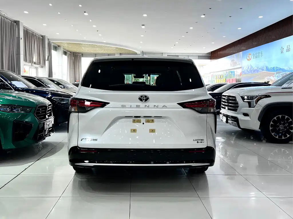 SIENNA 2024 2.5L Hybrid Premium Luxury Edition