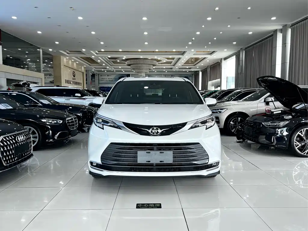 SIENNA 2024 2.5L Hybrid Premium Luxury Edition