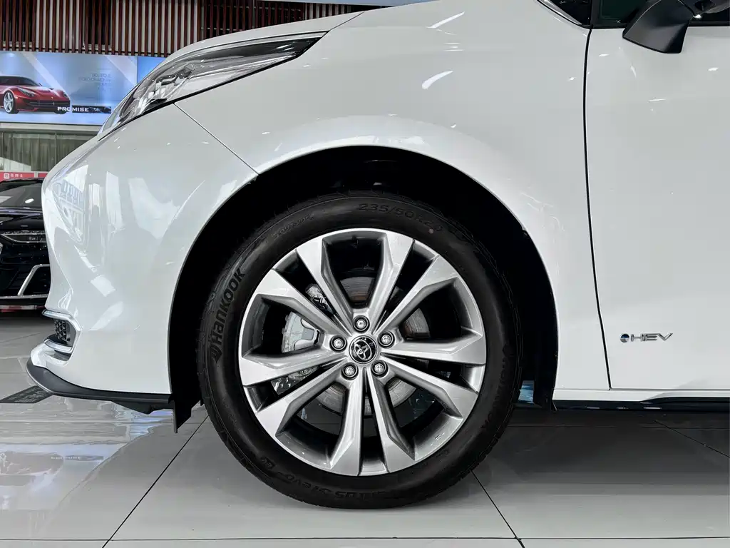 SIENNA 2024 2.5L Hybrid Premium Luxury Edition