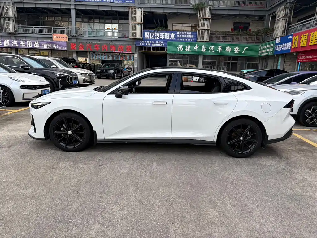 Changan UNI-V 2022 Model 1.5T Prestige Edition