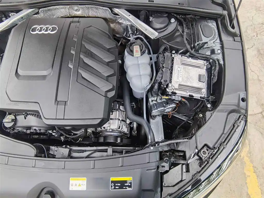 Audi A4L 2023 40 TFSI Luxury Dynamic Edition