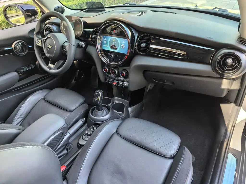 2022 MINI Cooper S Artist Edition