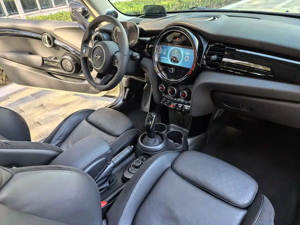 2022 MINI Cooper S Artist Edition