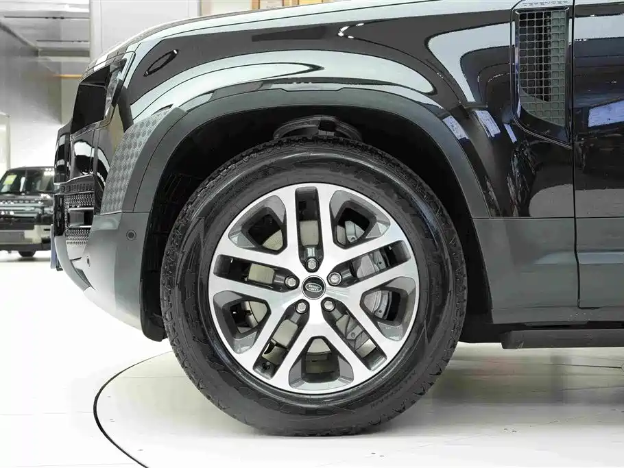 Land Rover Defender 2024 110 3.0T P400 Dark Special Edition