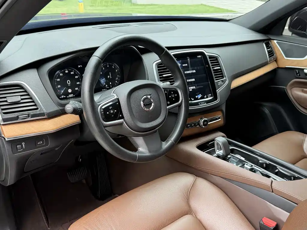 Volvo XC90 2022 B5 Intelligent Drive Luxury 7-seater