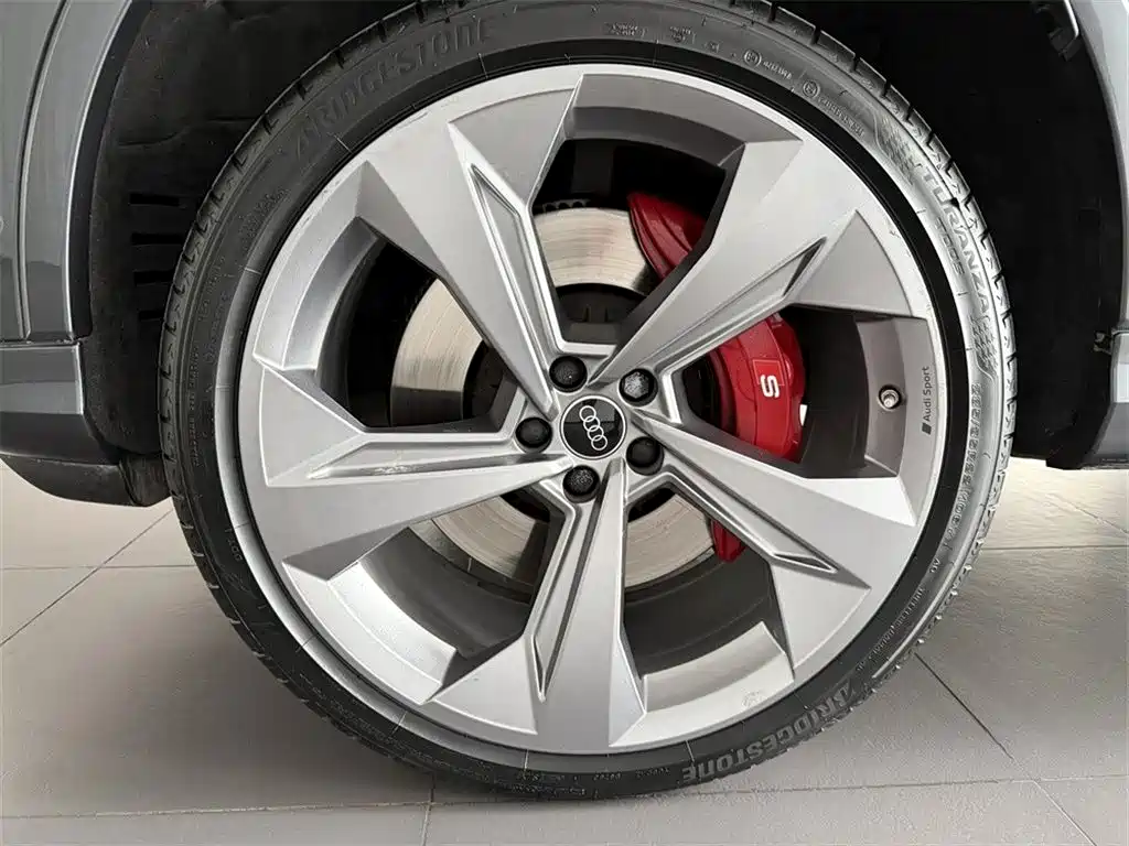 Audi SQ7 2024 model 4.0 TFSI