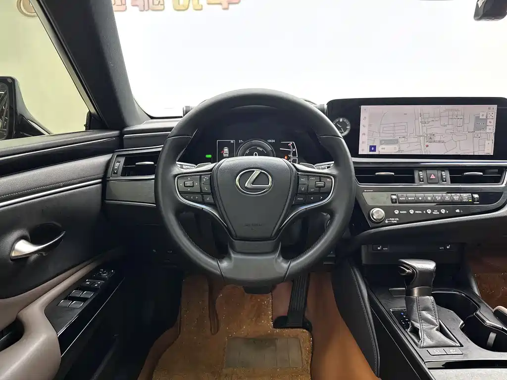 Lexus ES 2022 300h Excellence Edition