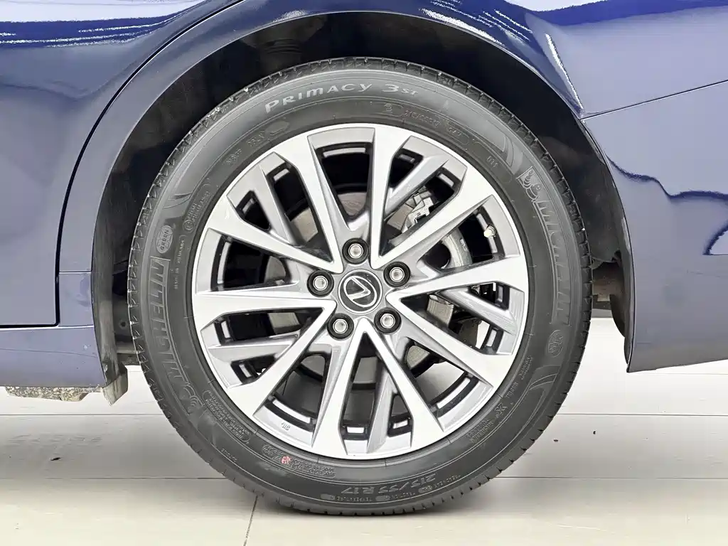 Lexus ES 2022 300h Excellence Edition