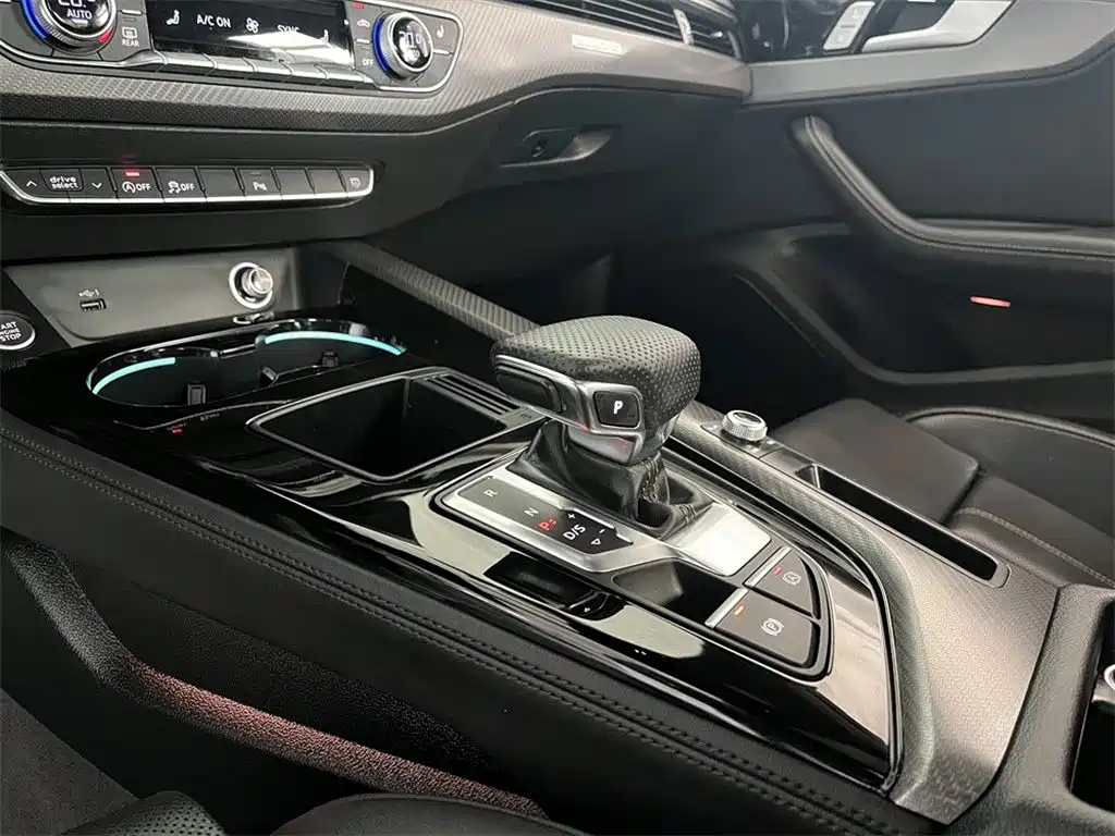 Audi A4L 2024 40 TFSI quattro RS Kit Fuel Efficiency Version