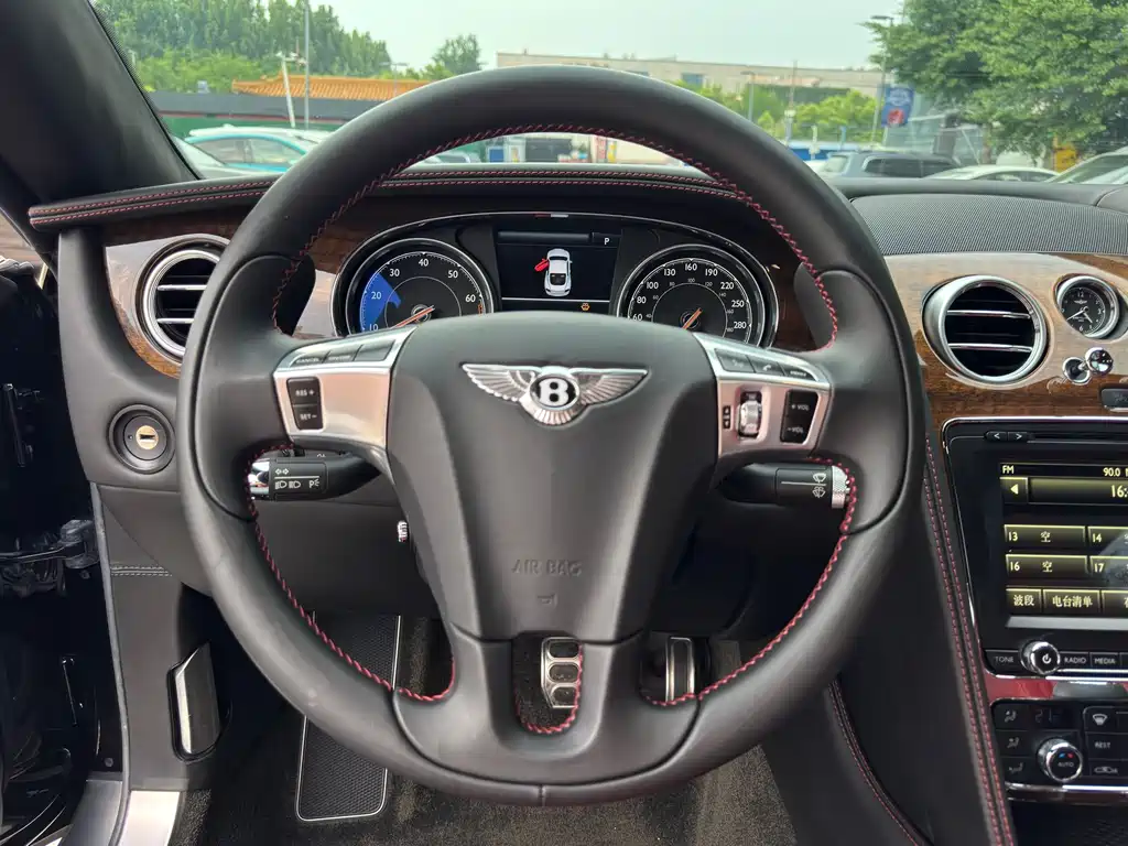 Audi A8 2016 model 4.0T GT V8 standard edition