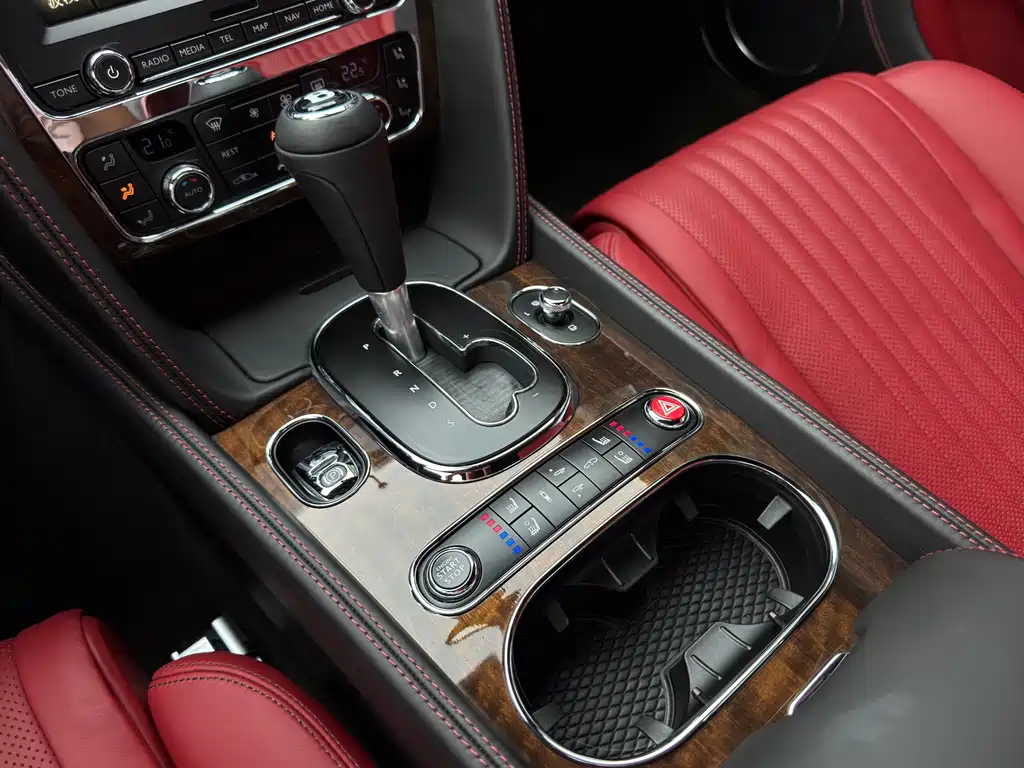 Audi A8 2016 model 4.0T GT V8 standard edition