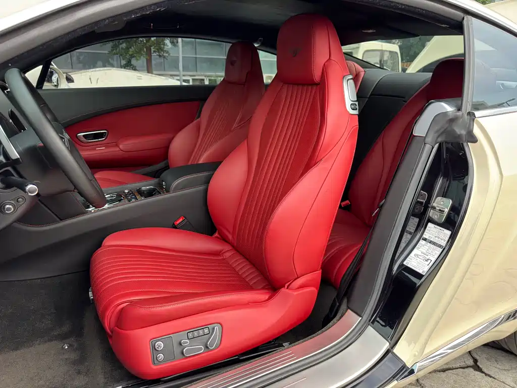 Audi A8 2016 model 4.0T GT V8 standard edition