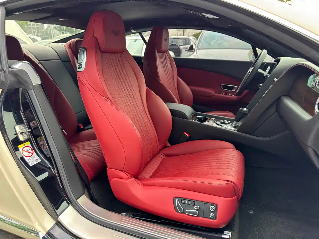 Audi A8 2016 model 4.0T GT V8 standard edition