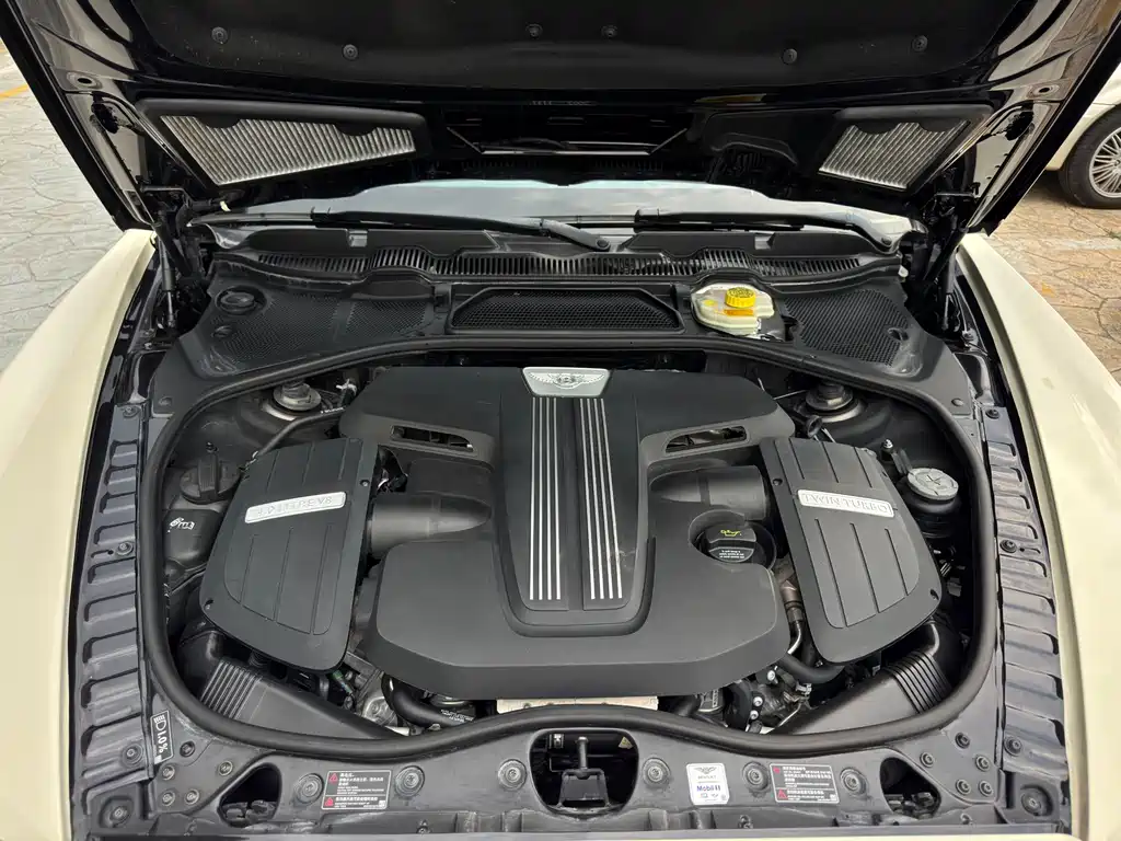 Audi A8 2016 model 4.0T GT V8 standard edition