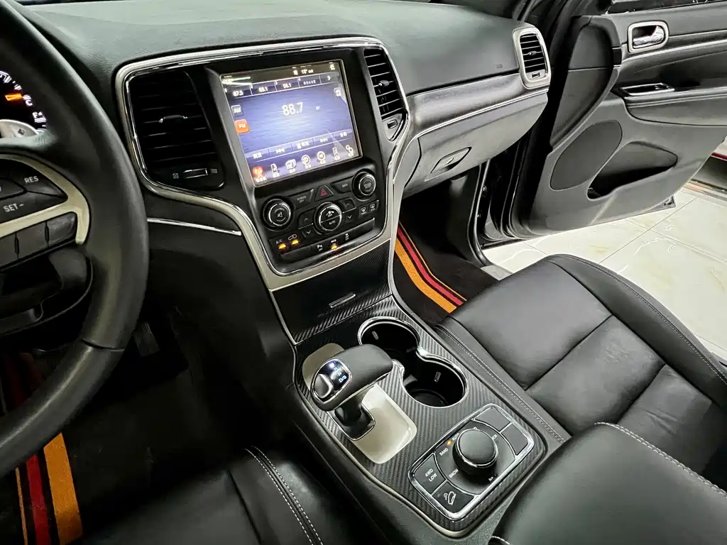 Grand Cherokee (Import) 2015 3.0L Shuxiang Navigation Edition
