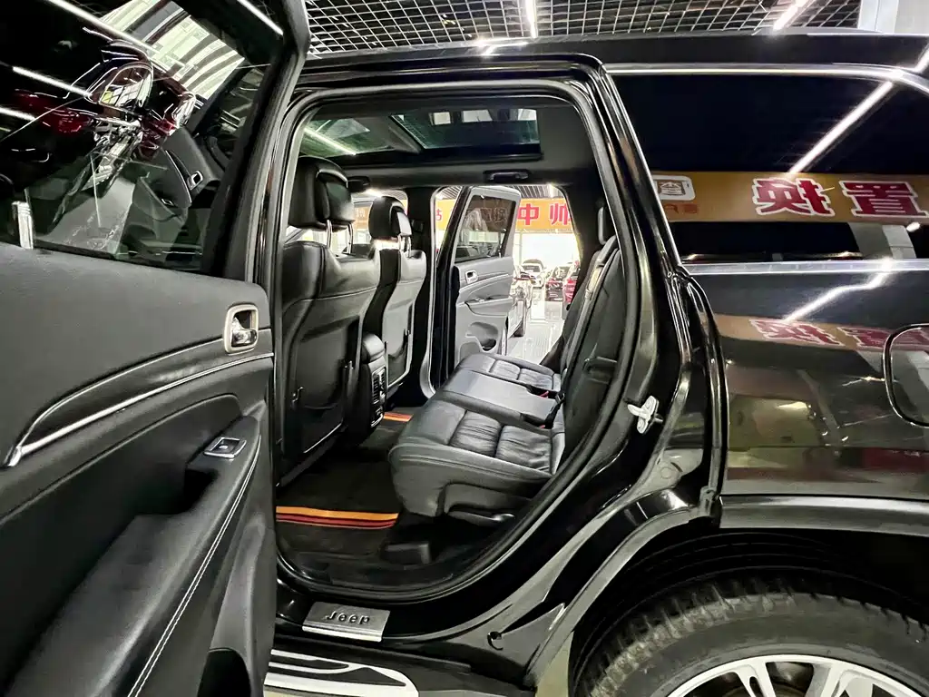 Grand Cherokee (Import) 2015 3.0L Shuxiang Navigation Edition