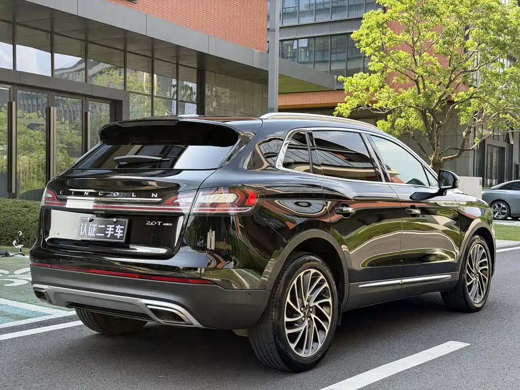 Navigator Import 2020 Model 2.0T All-Wheel Drive Zunya Edition
