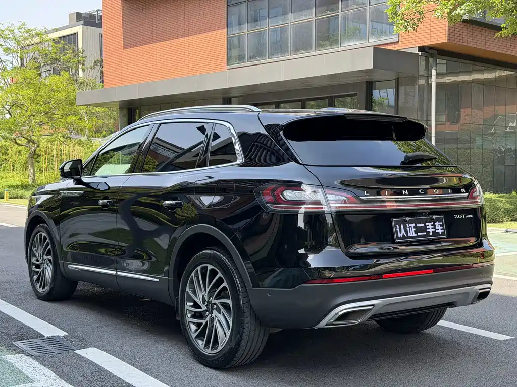Navigator Import 2020 Model 2.0T All-Wheel Drive Zunya Edition