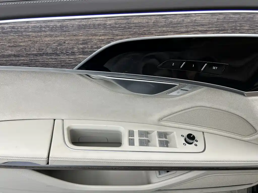 Audi A8 2024 model A8L 55 TFSI quattro flagship edition