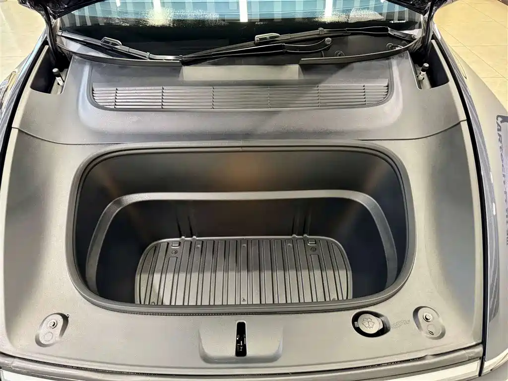 Model Y 2025 Rear-Wheel Drive Edition