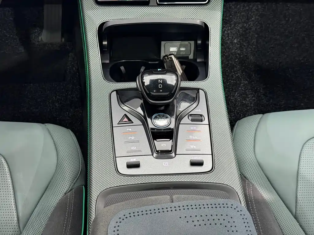 Han 2022 EV 610KM Four-Wheel Drive Qianshan Cui Limited Edition