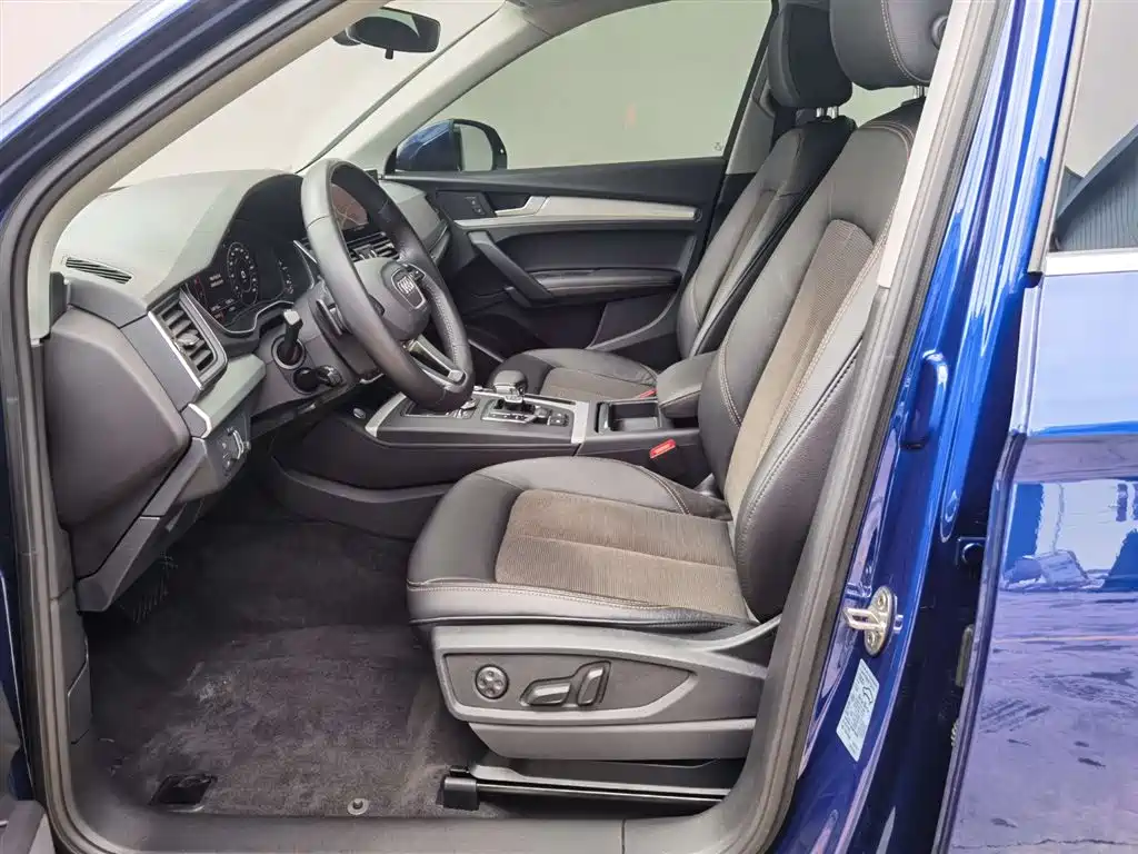 Audi Q5L 2018 40 TFSI Rongxiang Fashion Edition National V