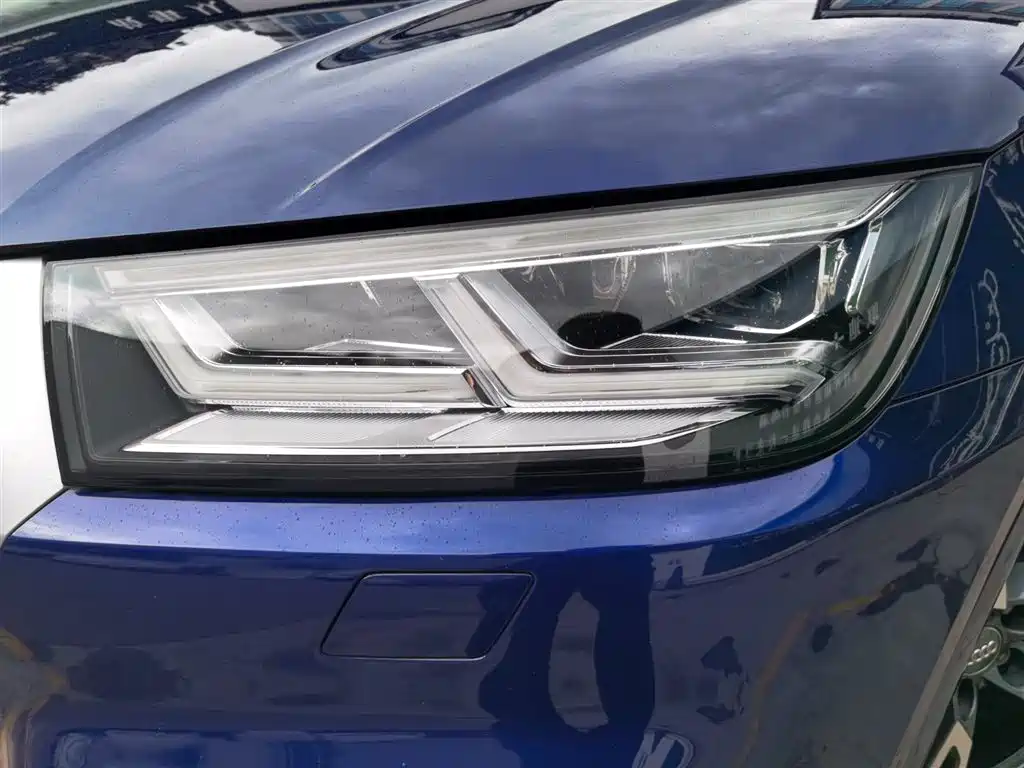 Audi Q5L 2018 40 TFSI Rongxiang Fashion Edition National V