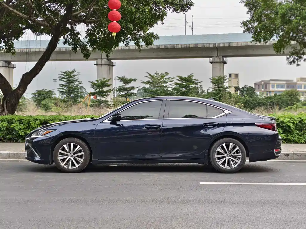 Lexus ES 2020 200 Excellence Edition
