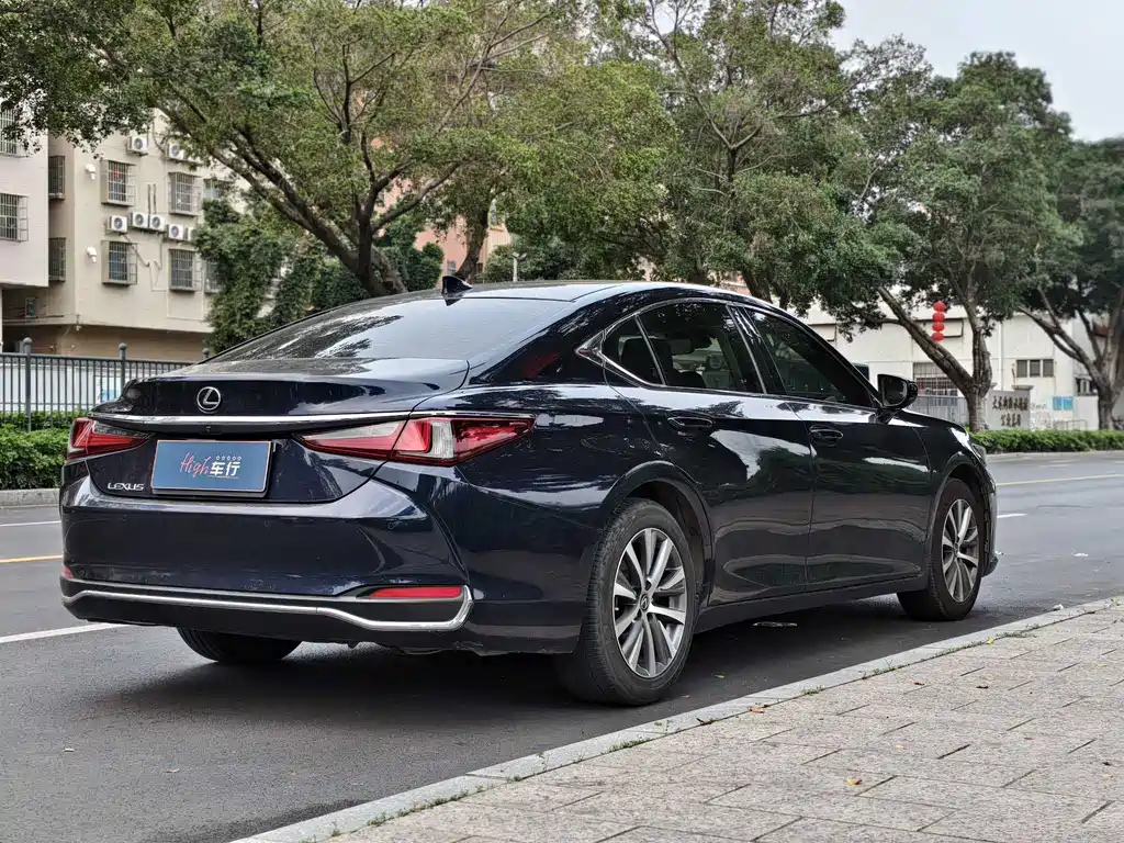 Lexus ES 2020 200 Excellence Edition