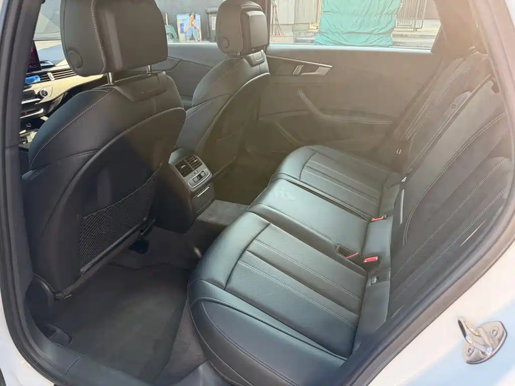 Audi A4L 2024 40 TFSI Luxury Dynamic Edition (Starry Night)