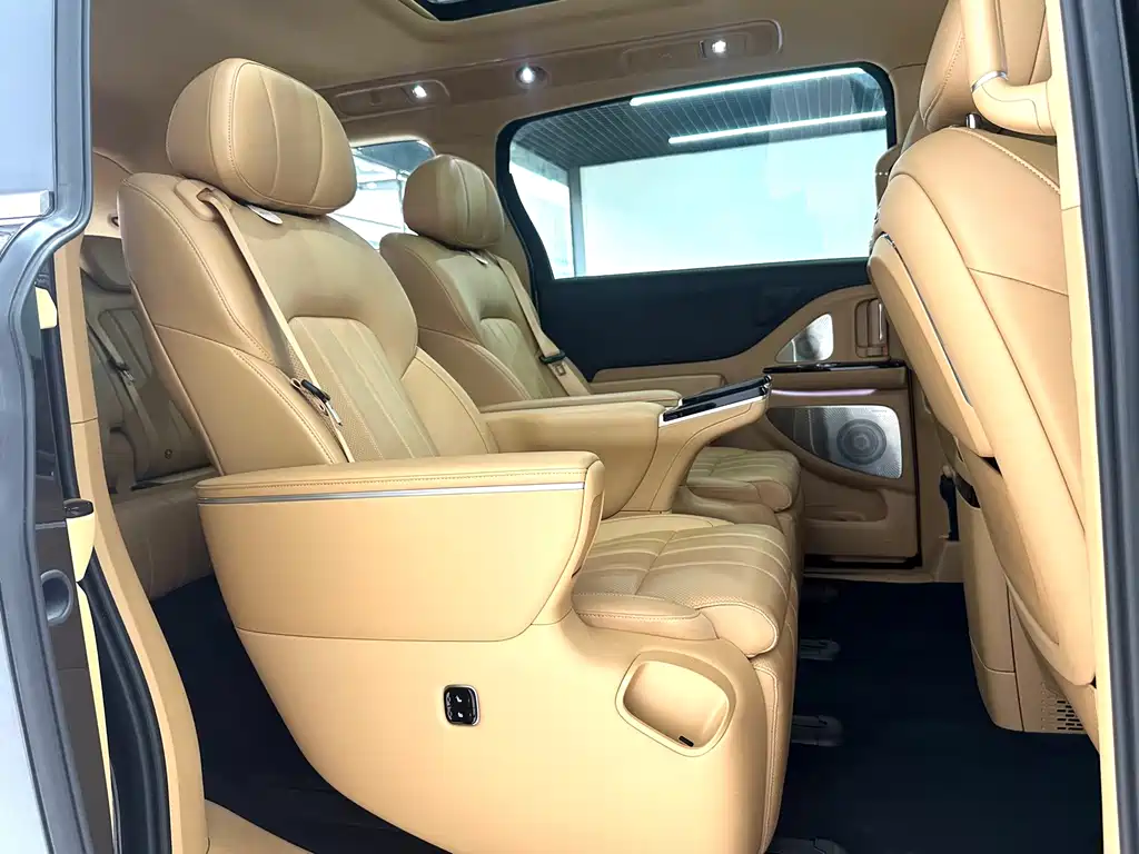 Dreamer 2025 PHEV All-Wheel Drive尊贵鲲鹏 Edition
