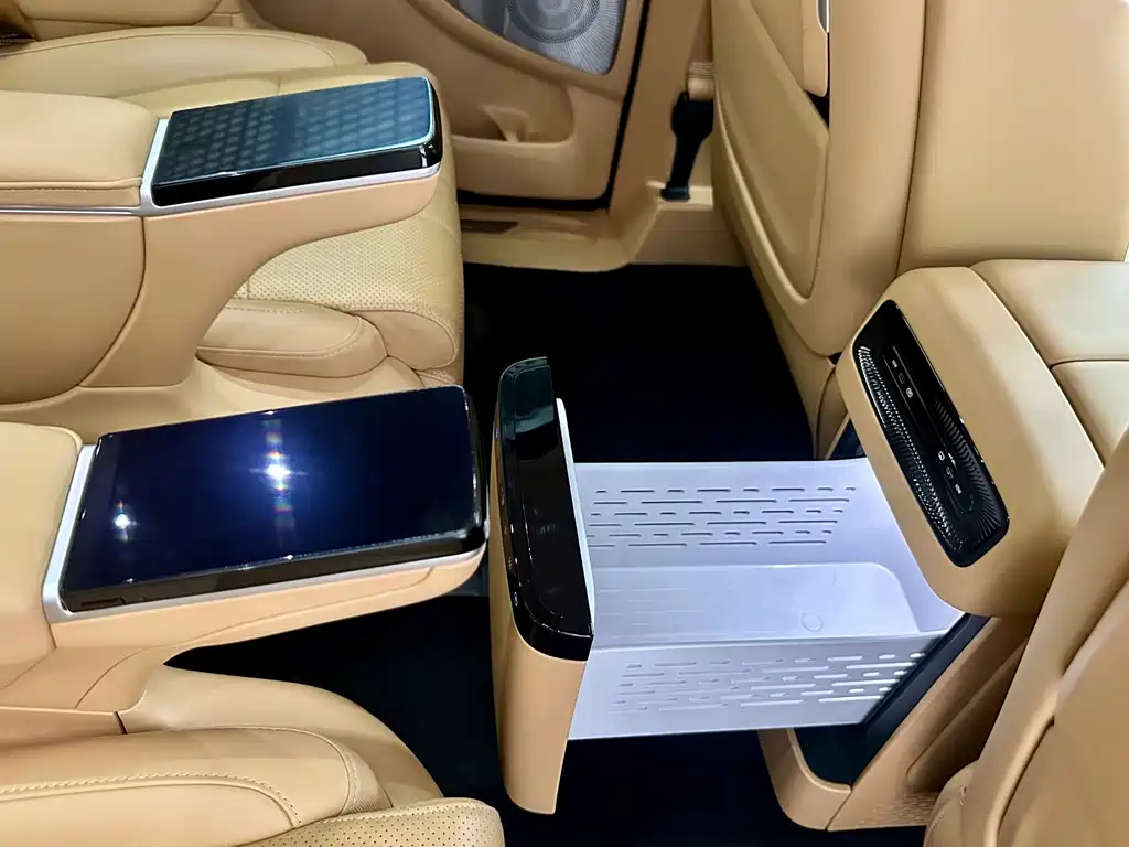 Dreamer 2025 PHEV All-Wheel Drive尊贵鲲鹏 Edition