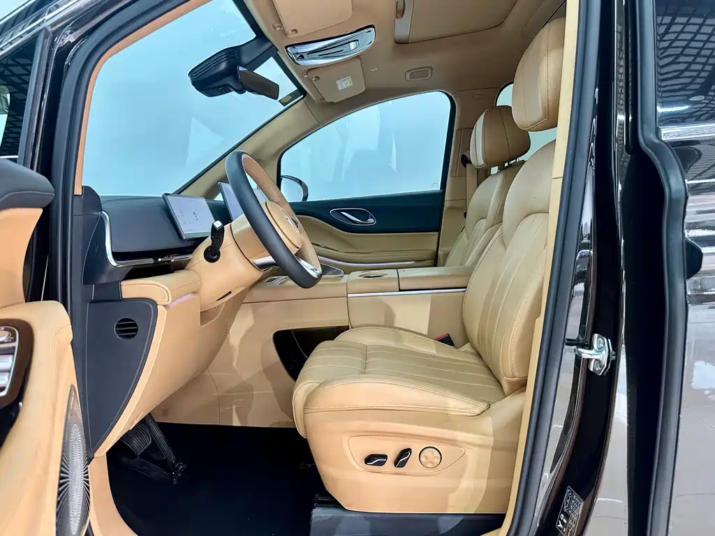 Dreamer 2025 PHEV All-Wheel Drive尊贵鲲鹏 Edition