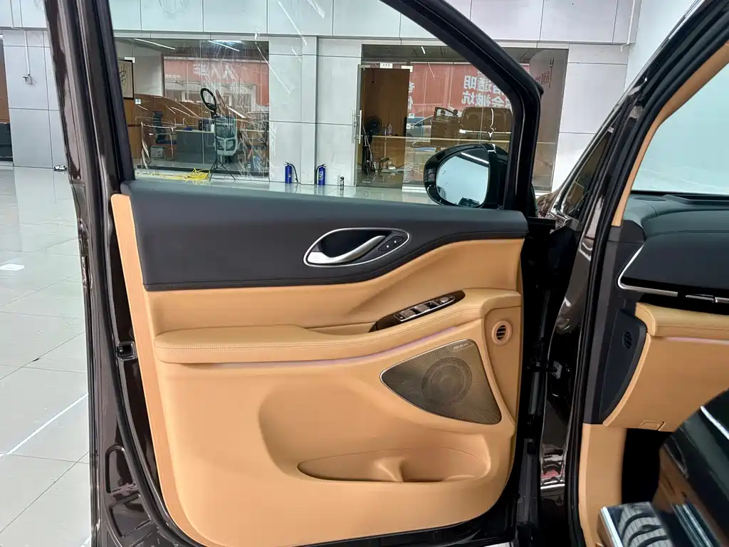Dreamer 2025 PHEV All-Wheel Drive尊贵鲲鹏 Edition