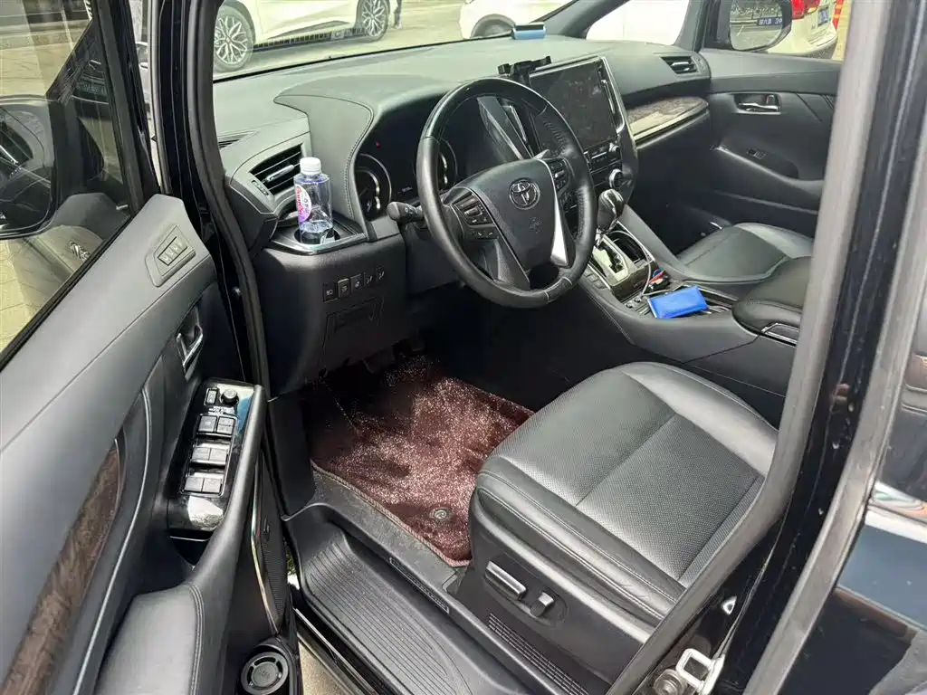 2023 Crown Hybrid 2.5L HV Prestige Edition
