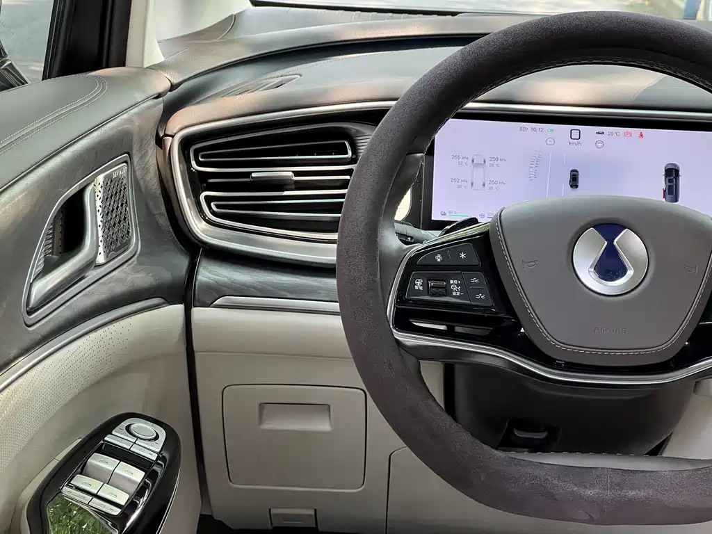 Tengri D9 2025 Model DM-i Intelligent Driving Edition 1020 All-Wheel Drive Prestige Version