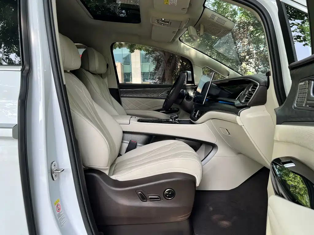 Tengri D9 2025 Model DM-i Intelligent Driving Edition 1020 All-Wheel Drive Prestige Version