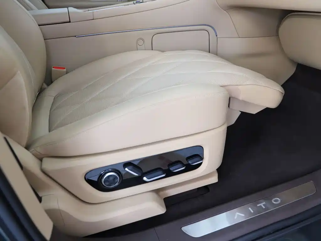 SUV M9 2025 Edition Range-Extended Ultra Version 52kWh 5-Seat (192-line LiDAR)
