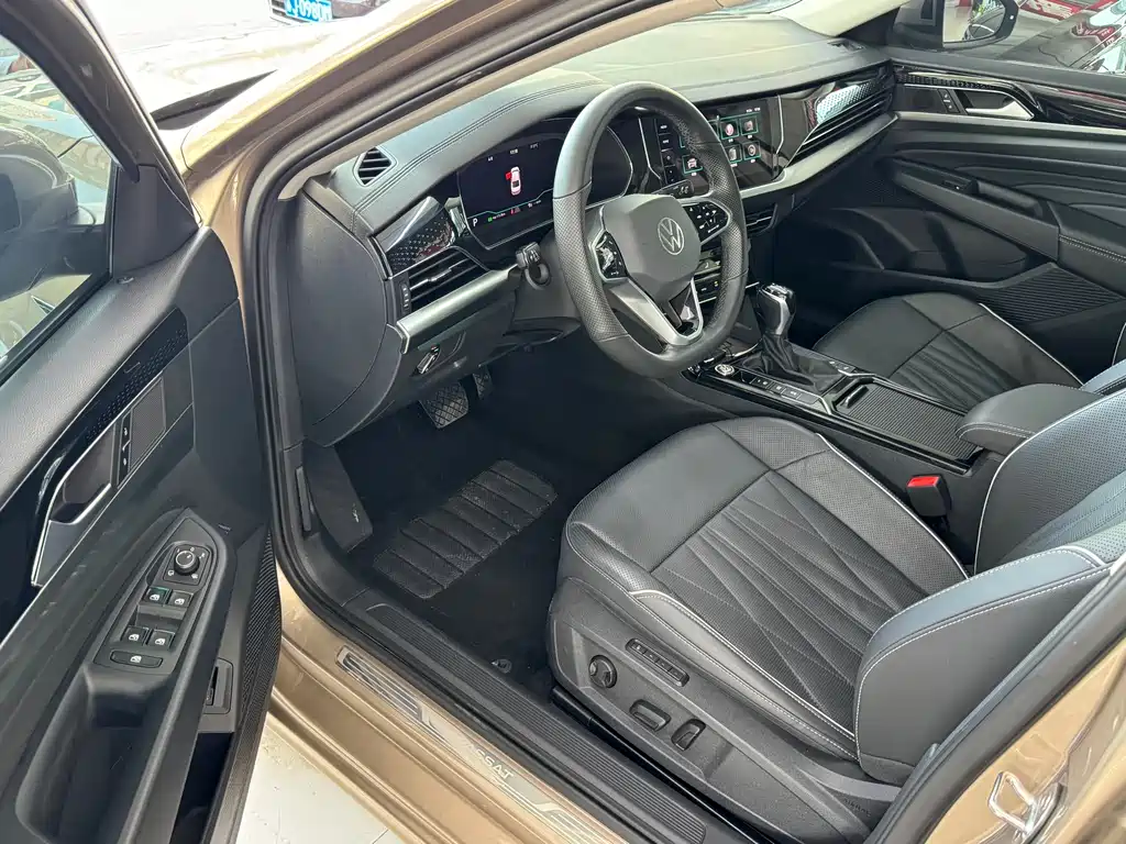 Passat 2022 330 TSI Luxury Edition