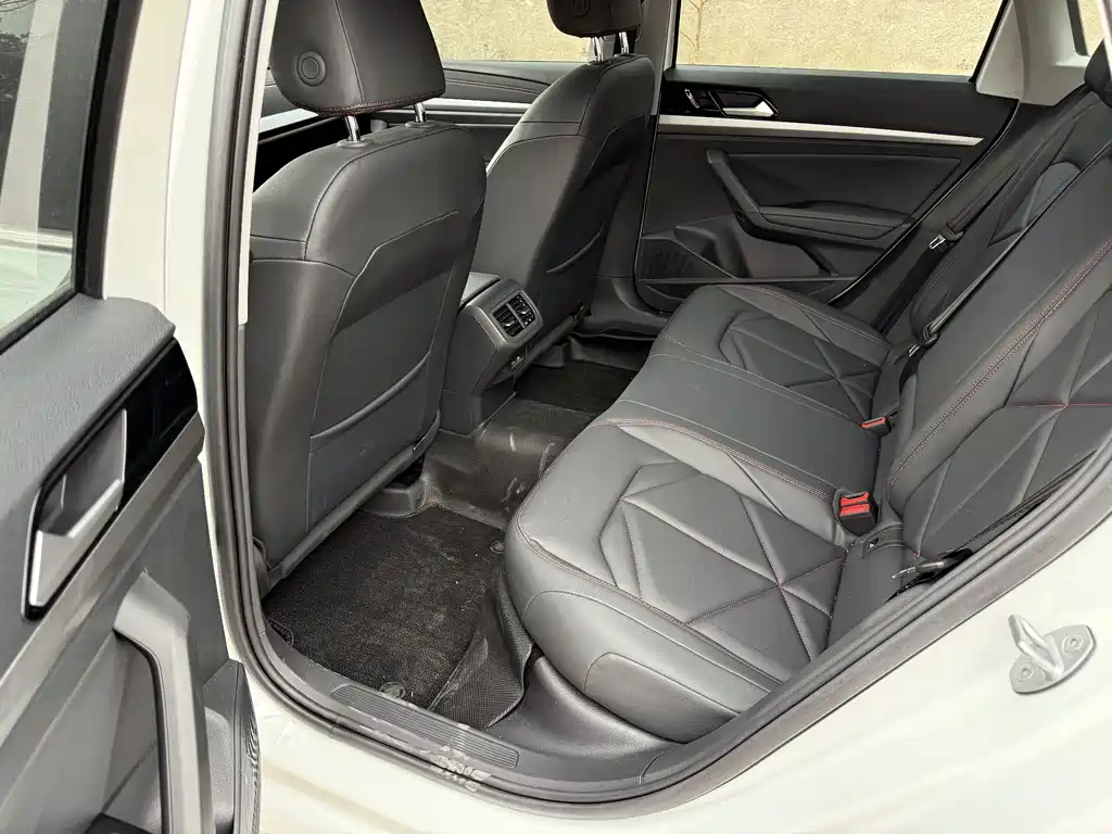 Lavida 2026 300TSI DSG Starlight Leading Edition