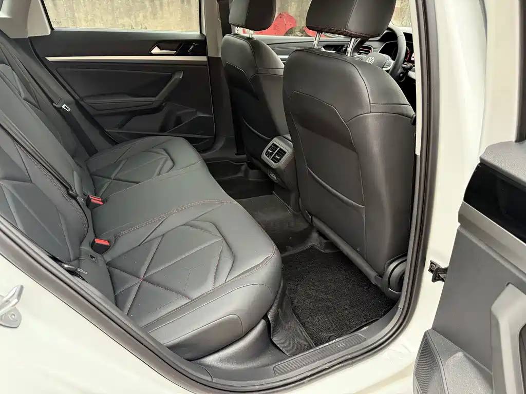 Lavida 2026 300TSI DSG Starlight Leading Edition