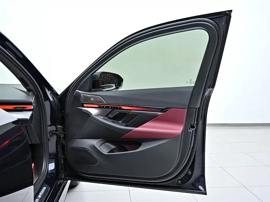 BMW i5 2025 model eDrive 40L M Sport Package