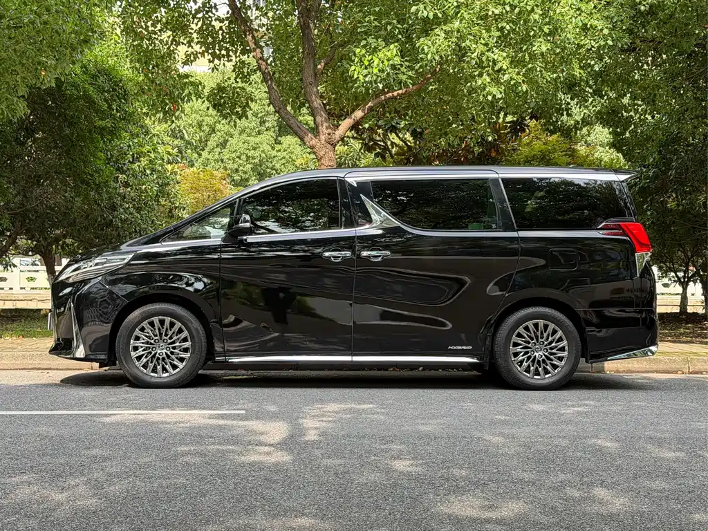 Lexus LM 2020 300h Four-Seater Imperial Edition